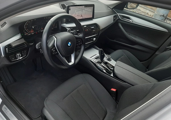 BMW Seria 5 cena 159900 przebieg: 57000, rok produkcji 2021 z Kraków małe 301